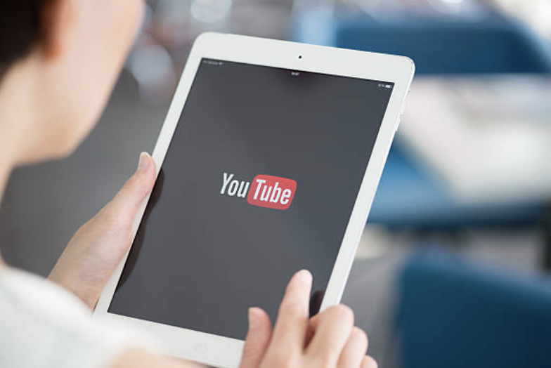 YouTubeのおすすめ動画の仕組みは？再生回数を伸ばす方法も解説