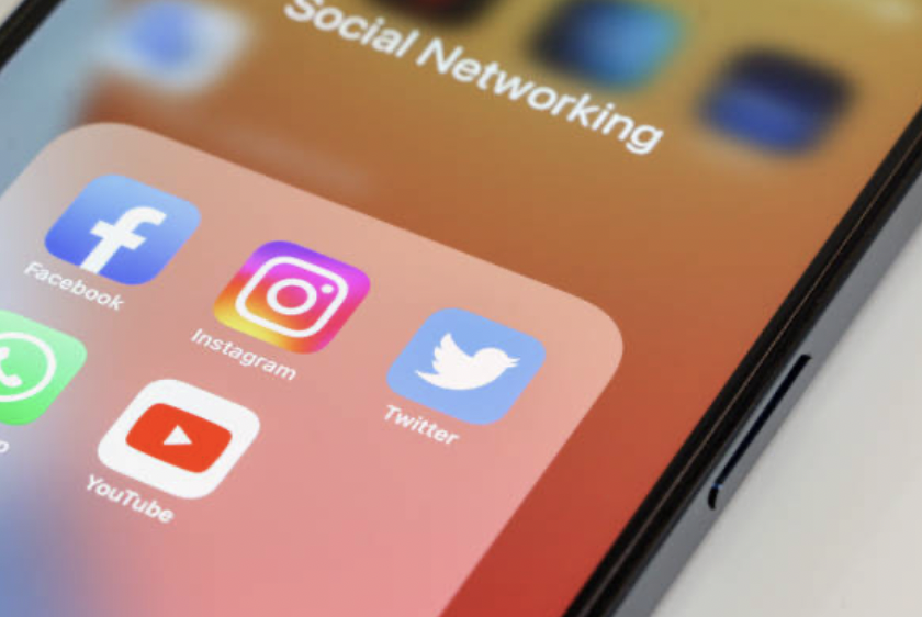 YouTubeのおすすめ動画の仕組みとは?